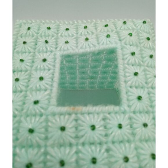 Tissue Box Cover Vintage Green Plastic Canvas Pattern 5.75 Inches Handmade - Picture 6 of 13